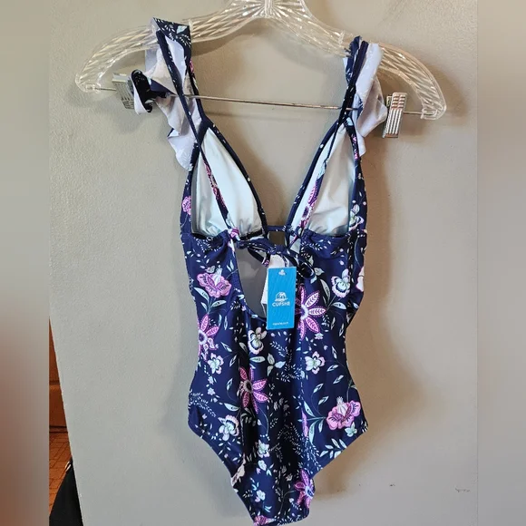 Cupshe One Piece 5 Items $10 - Picture 12 of 12